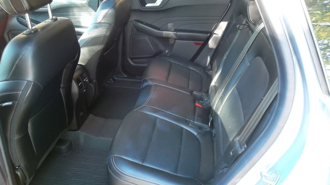 Used 2022 Ford Escape Titanium image 9