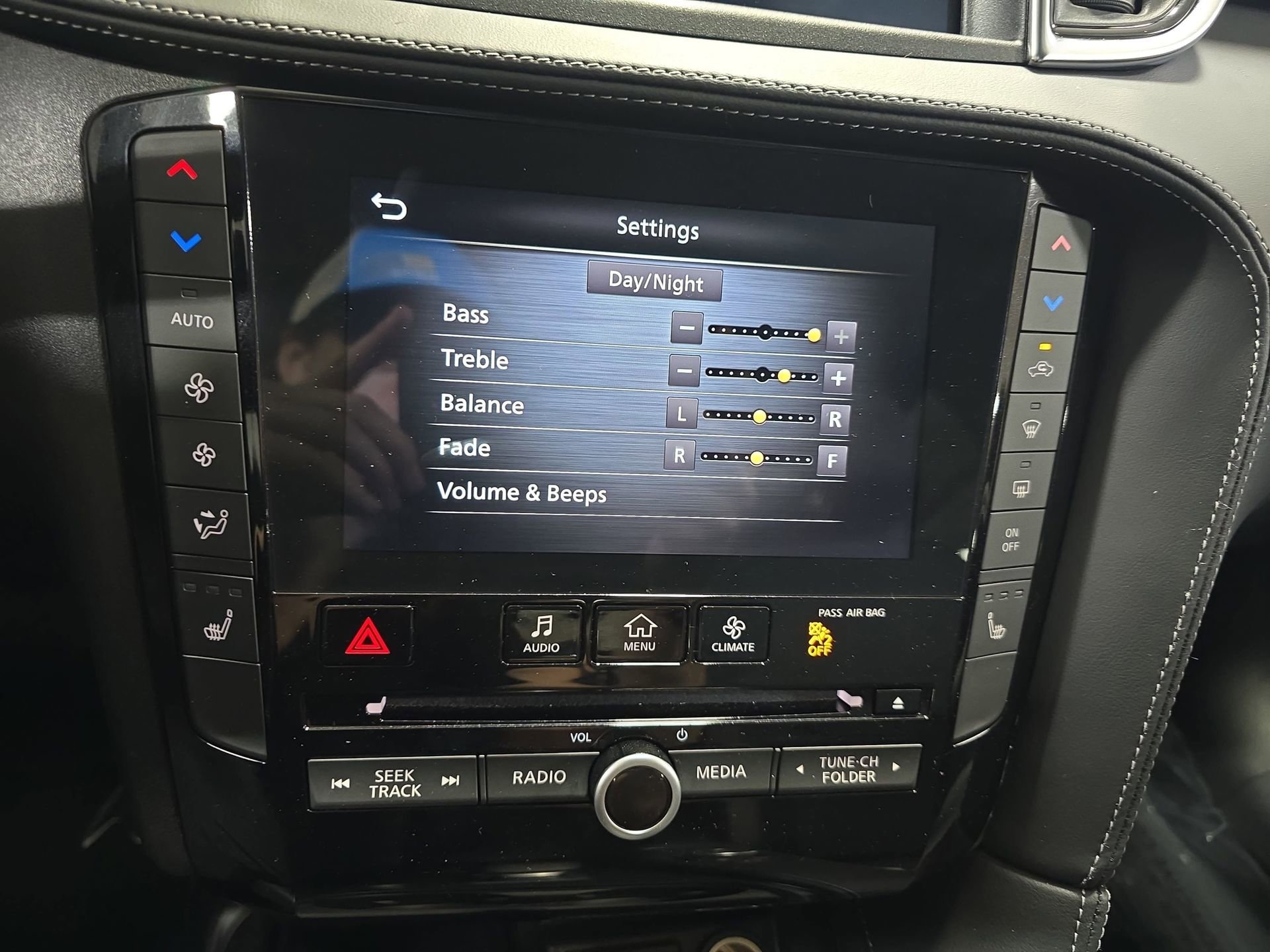 Certified 2025 INFINITI QX50 Luxe w/ Accent Package image 24