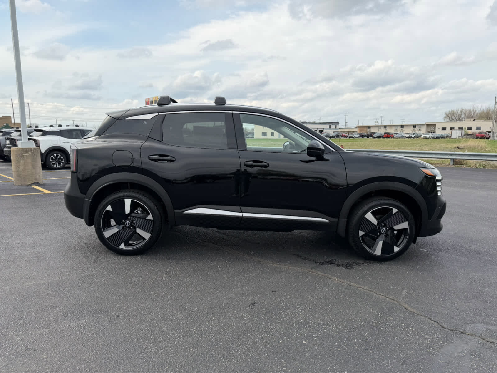 New 2026 Nissan Kicks SR AWD/4WD image 9