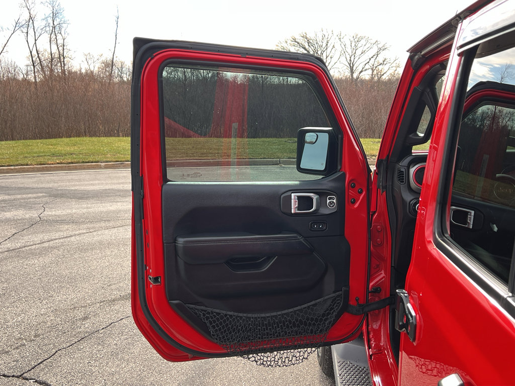 Used 2018 Jeep Wrangler Unlimited Sahara w/ Cold Weather Group image 13