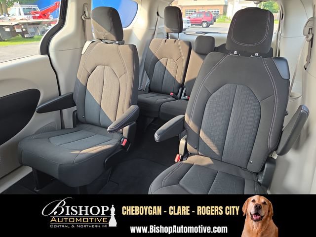Used 2023 Chrysler Voyager LX FWD image 25
