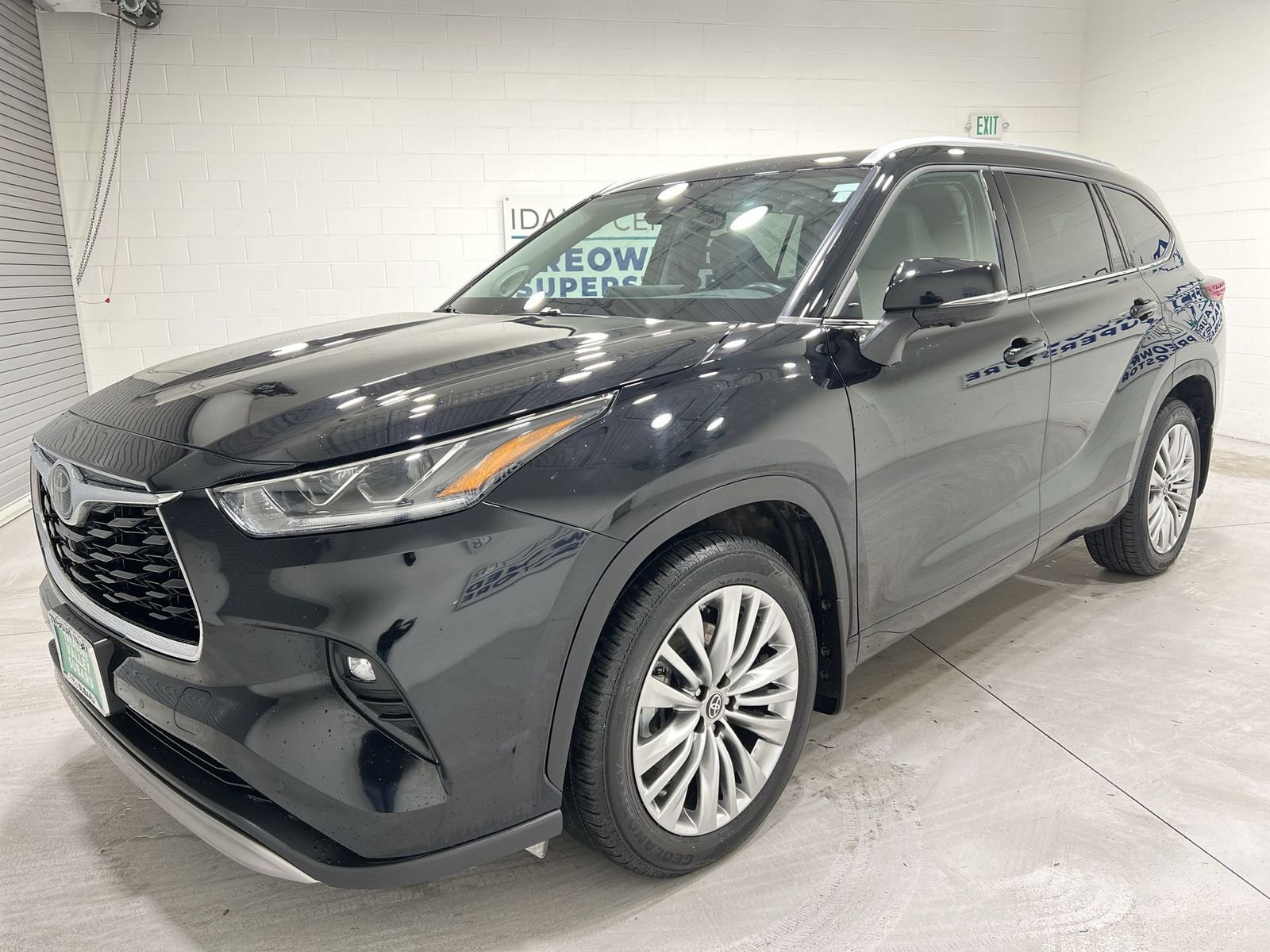 Used 2023 Toyota Highlander Platinum image 4