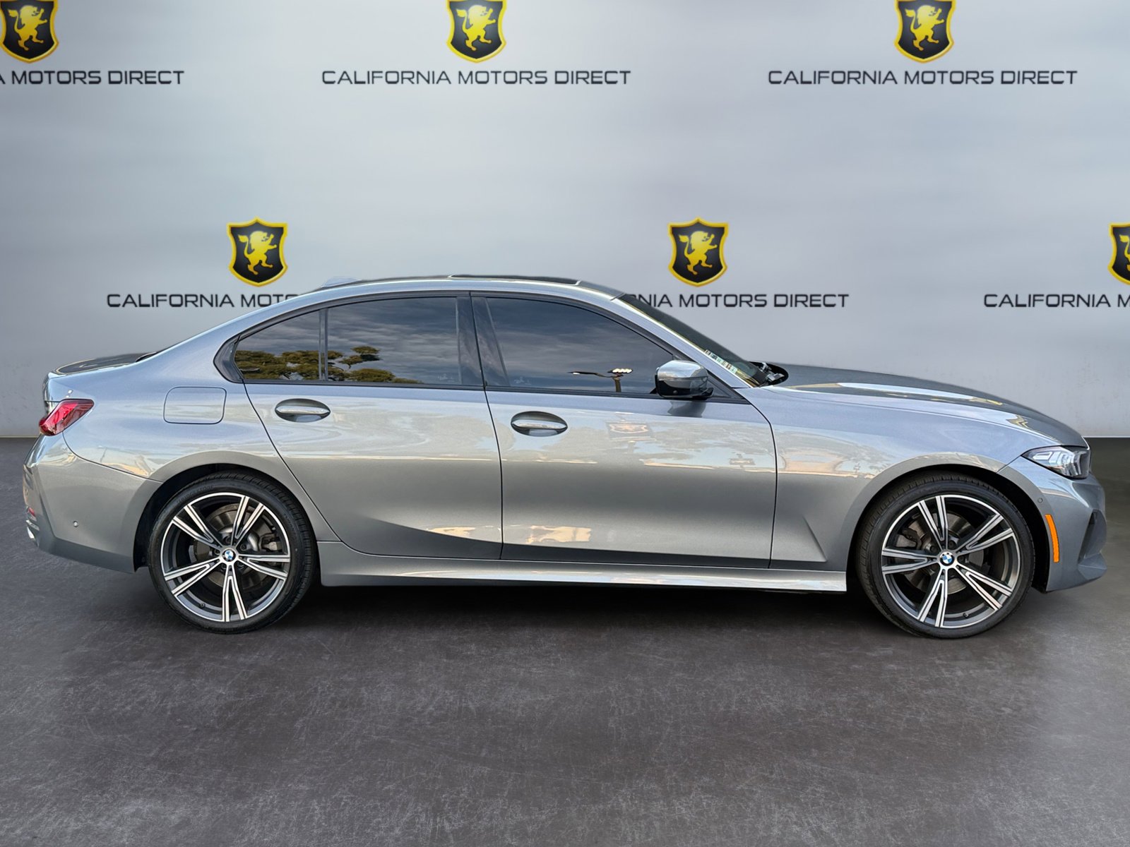 Used 2023 BMW 330i Sedan w/ Premium Package image 6