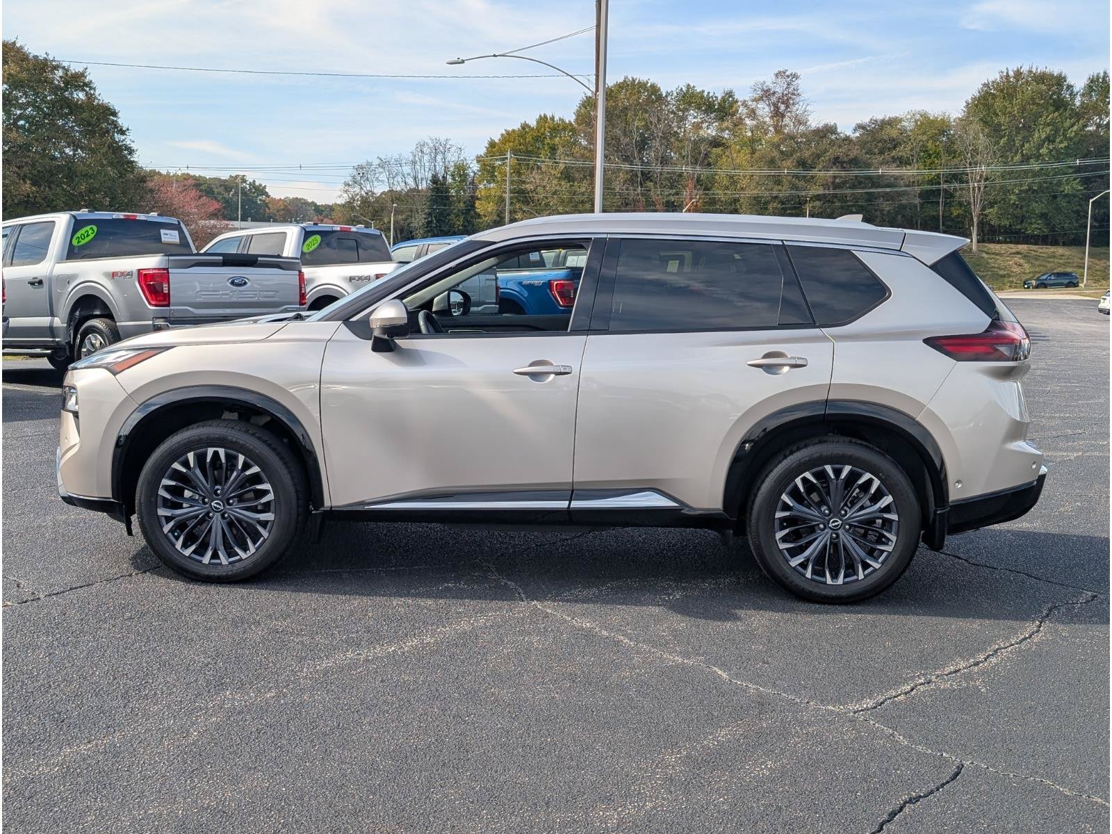 Used 2024 Nissan Rogue Platinum AWD/4WD image 4