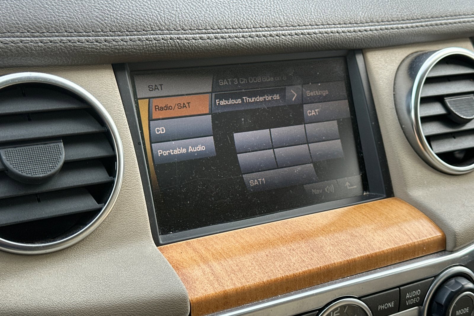 Used 2011 Land Rover LR4 HSE LUX AWD/4WD image 25
