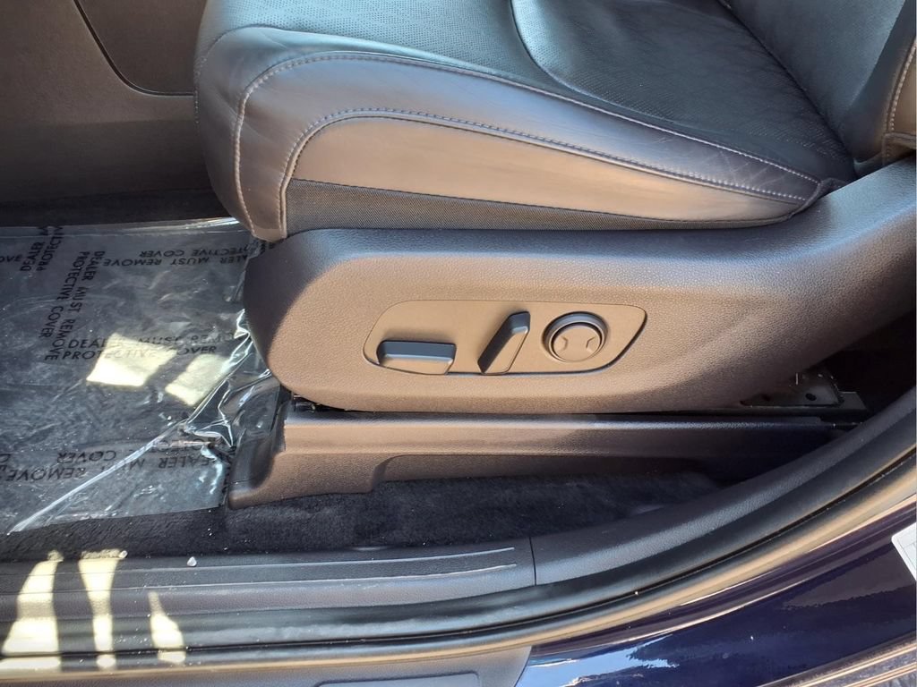 Used 2024 Kia Carnival LX FWD image 22