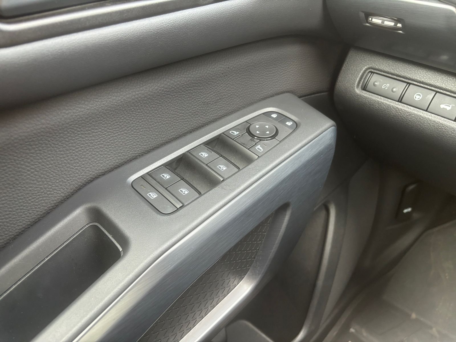 Used 2025 Nissan Pathfinder Rock Creek AWD/4WD image 20
