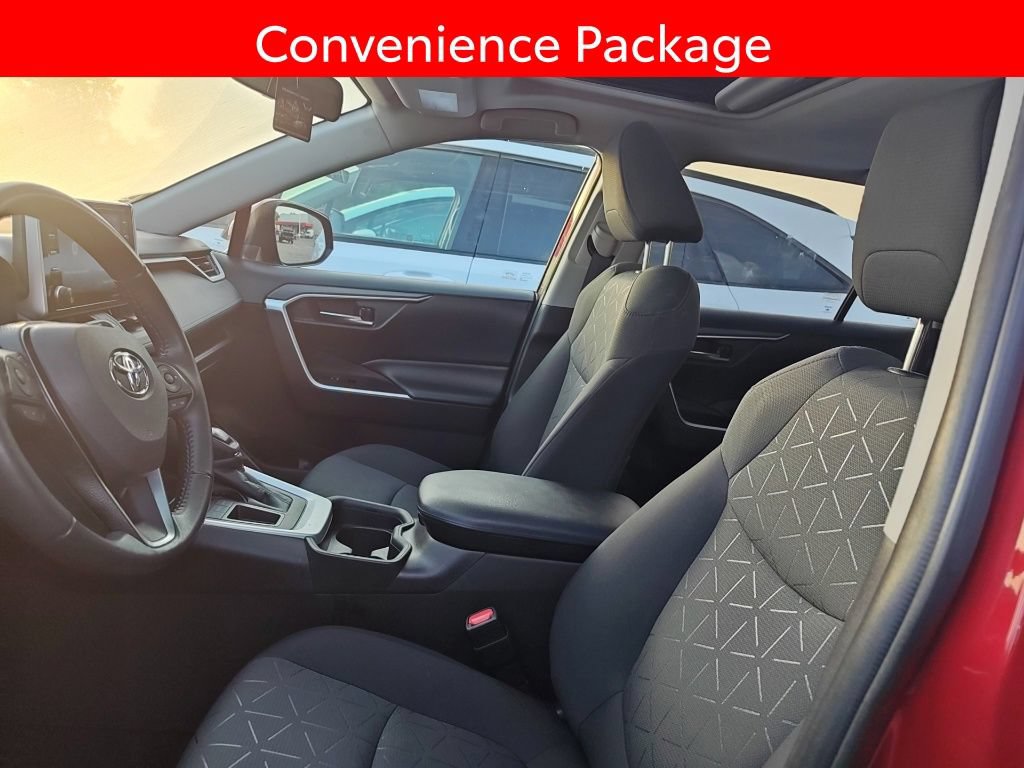 Used 2021 Toyota RAV4 XLE w/ Convenience Package FWD image 6