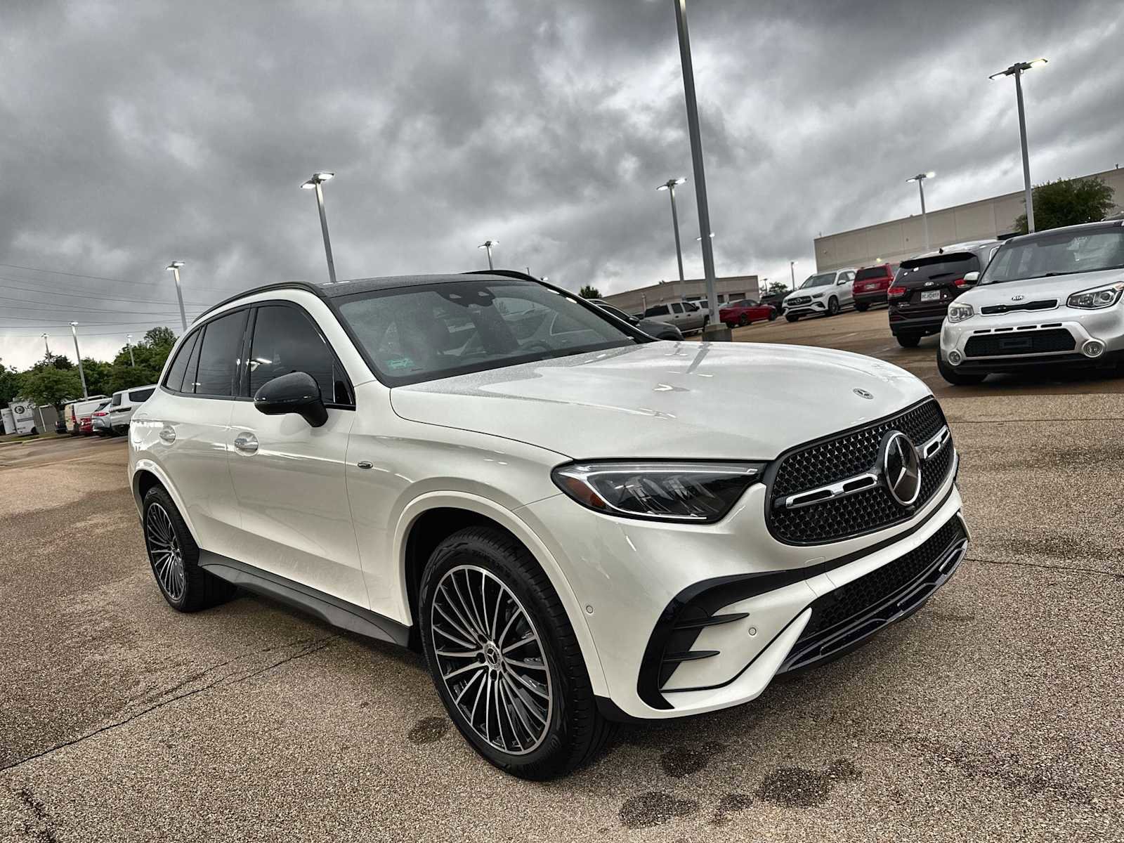 Used 2025 Mercedes-Benz GLC 350e 4MATIC image 11