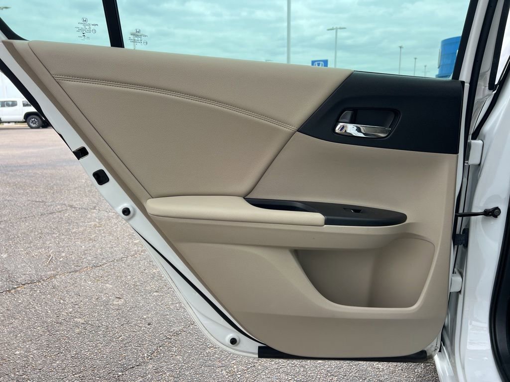 Used 2015 Honda Accord Touring image 16