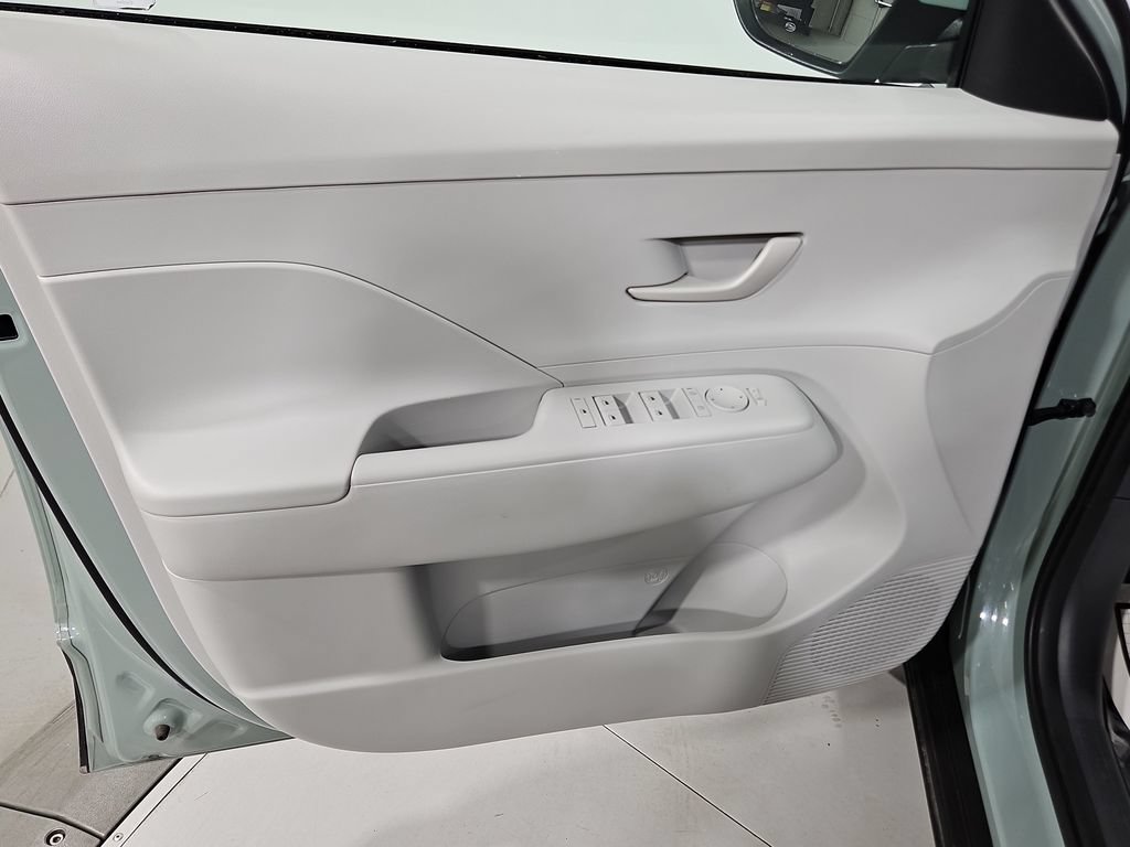 Certified 2025 Hyundai Kona SEL AWD/4WD image 12