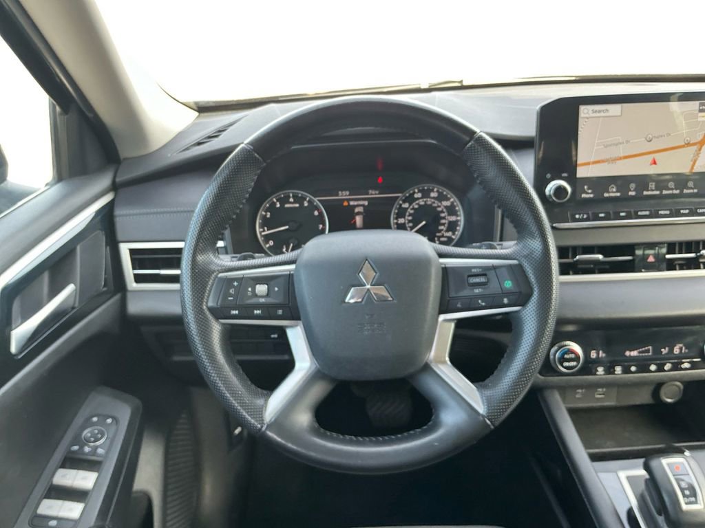 Used 2023 Mitsubishi Outlander SE image 18