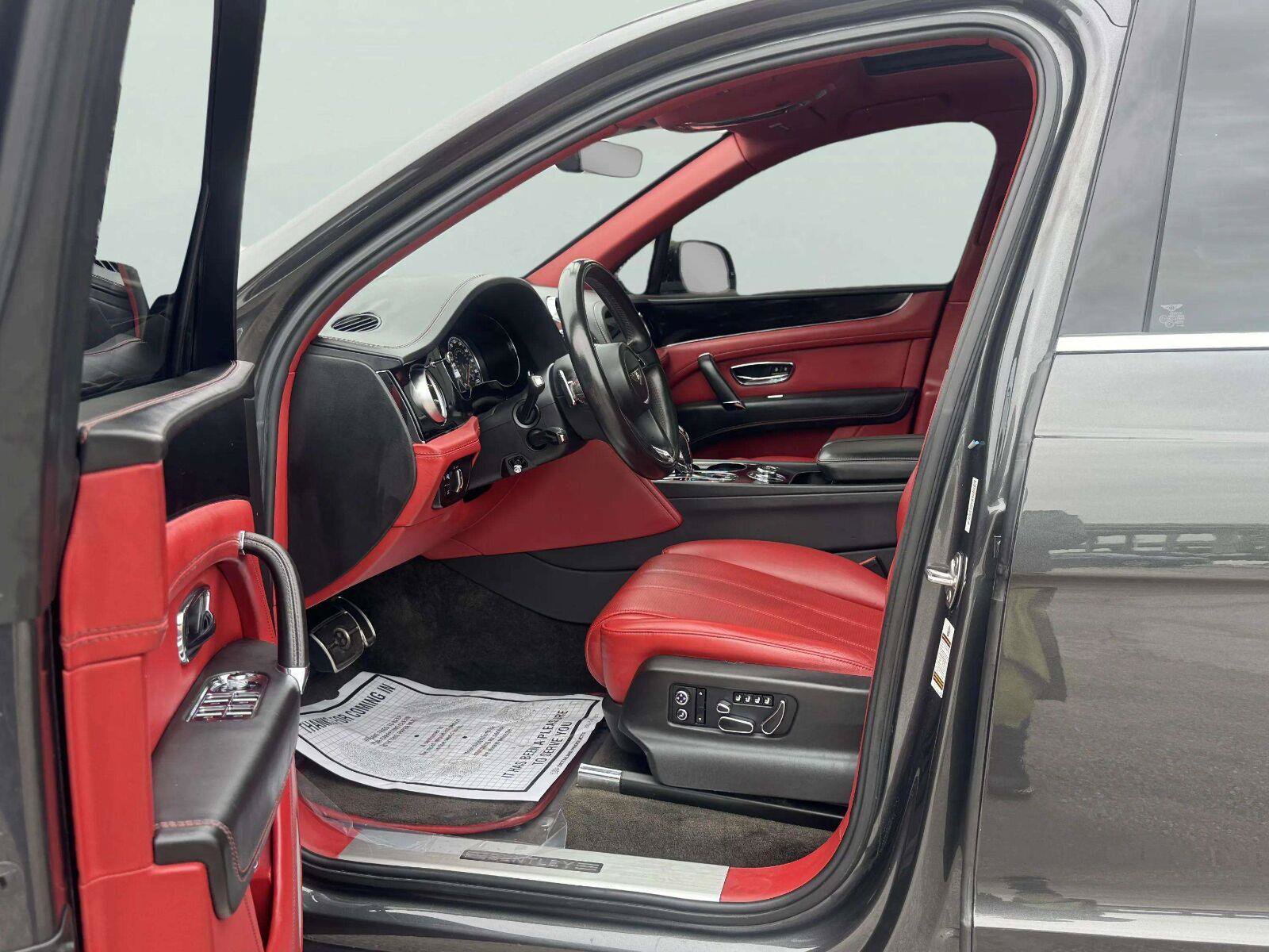 Used 2018 Bentley Bentayga AWD/4WD image 18