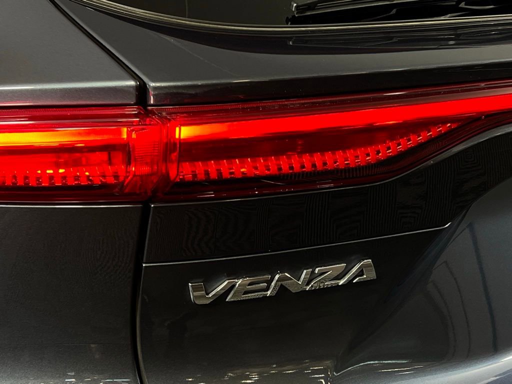 Used 2024 Toyota Venza Limited image 13