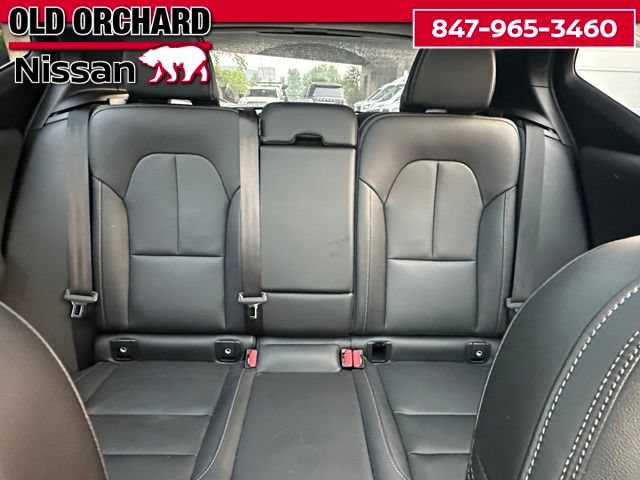 Used 2025 Volvo XC40 B5 Plus AWD/4WD image 12
