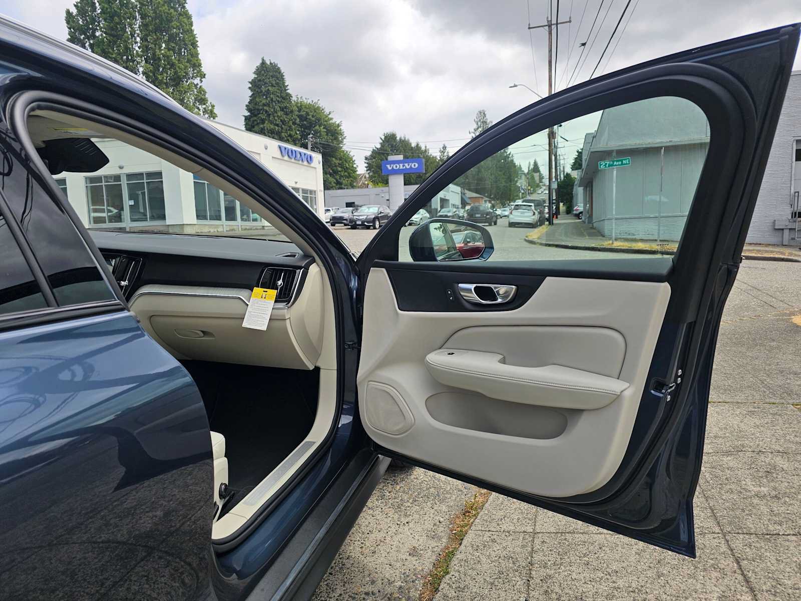 New 2026 Volvo V60 B5 Cross Country Plus w/ Climate Package AWD/4WD image 10