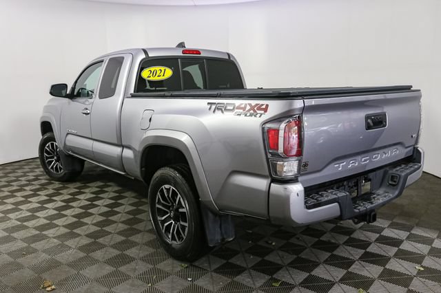 Used 2021 Toyota Tacoma TRD Sport w/ TRD Premium Sport Package AWD/4WD image 9