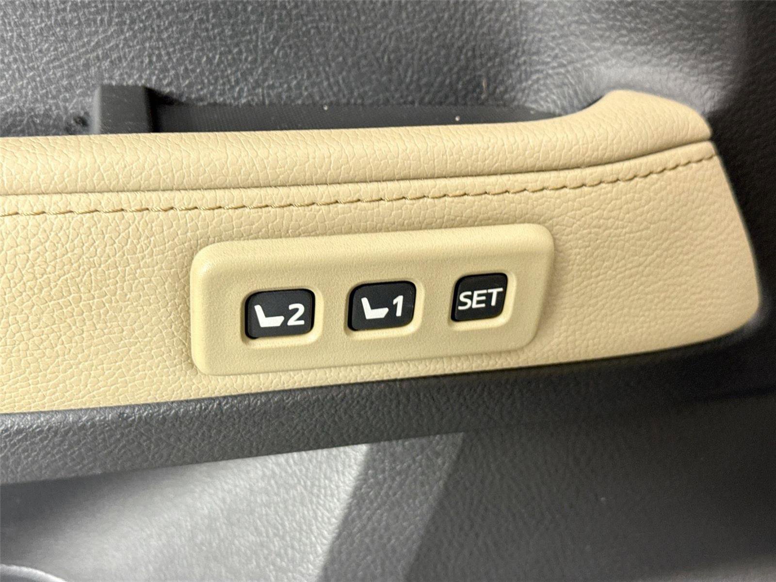 Used 2022 Toyota 4Runner Limited AWD/4WD image 29