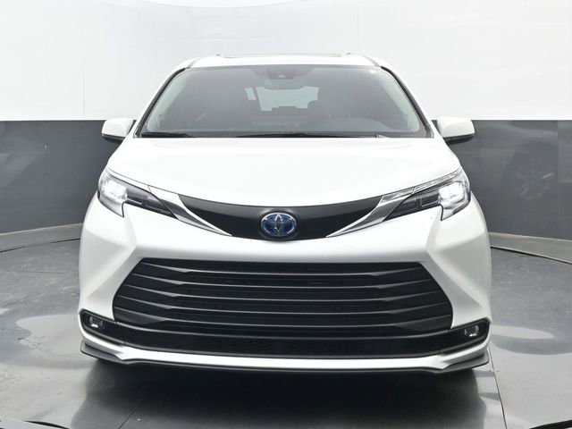 Used 2025 Toyota Sienna XLE w/ XLE Plus Package image 21