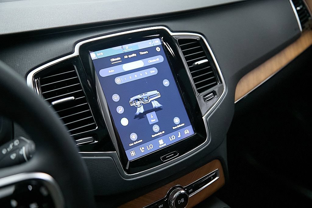 Certified 2024 Volvo XC90 T8 Plus AWD/4WD image 14