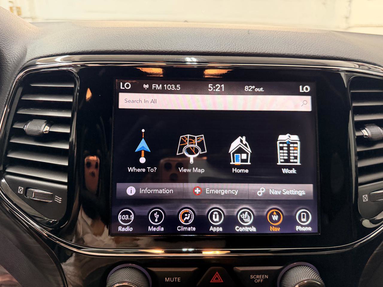 Used 2019 Jeep Grand Cherokee Laredo RWD image 23