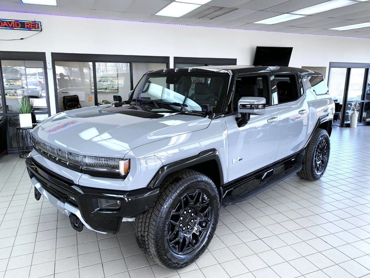 Used 2024 GMC Hummer EV 2X w/ LPO, Illumination Package image 4