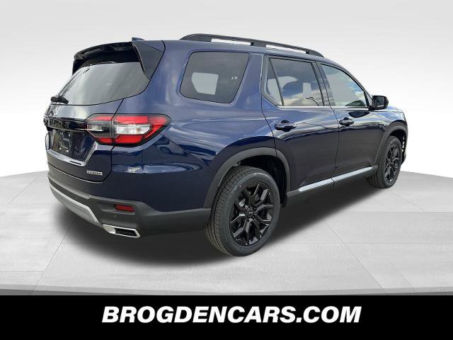 New 2025 Honda Pilot Touring image 3
