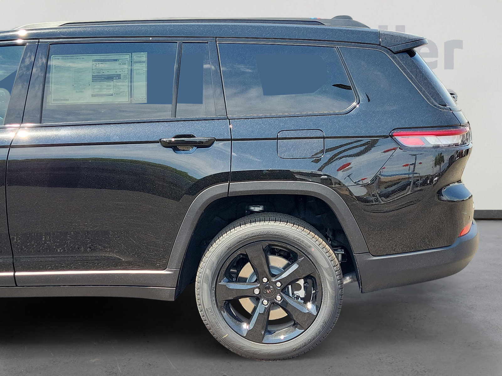 New 2025 Jeep Grand Cherokee L Limited w/ Black Appearance Package image 4