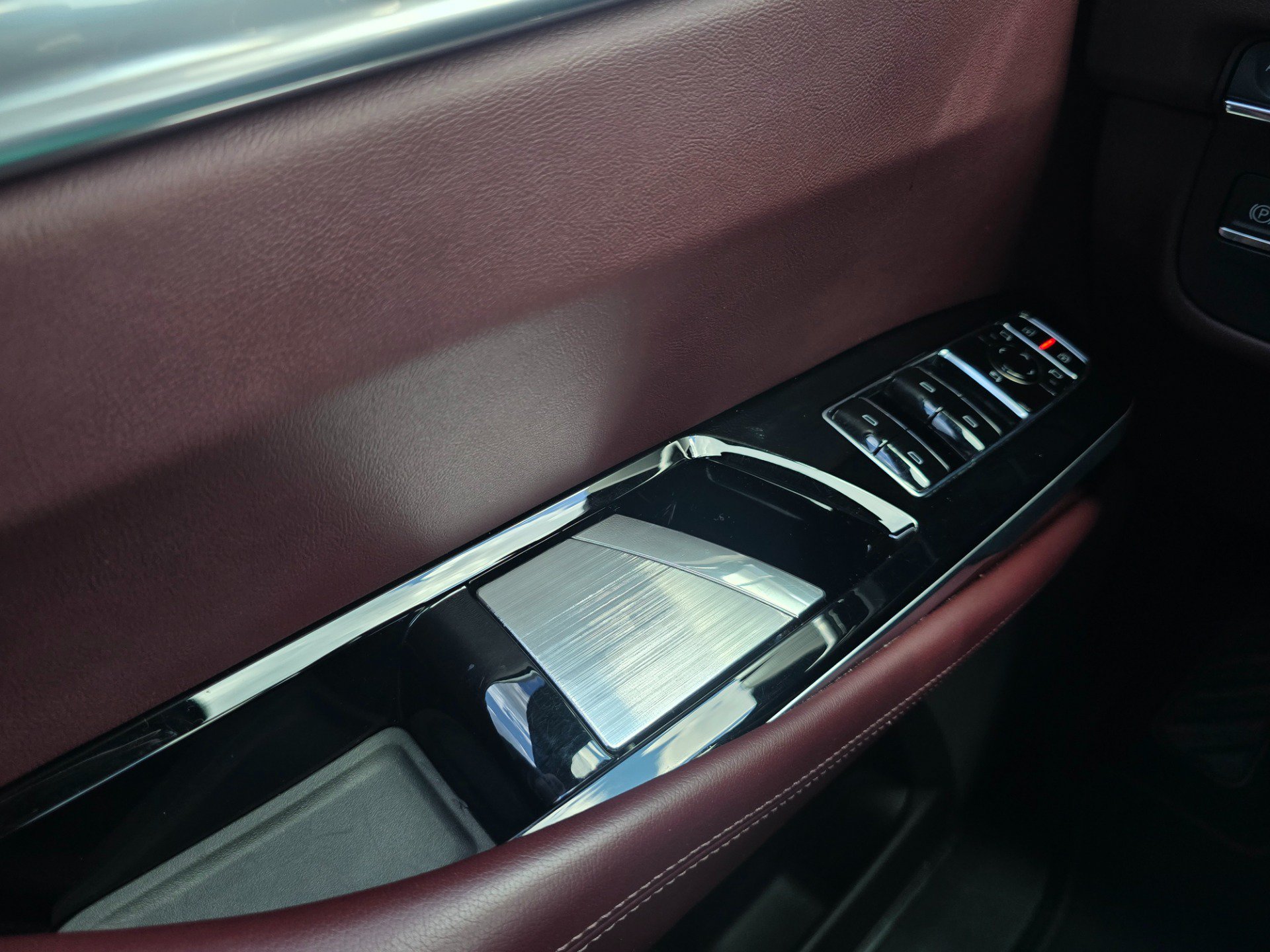 Used 2025 Cadillac Escalade Sport w/ Touring Package AWD/4WD image 28