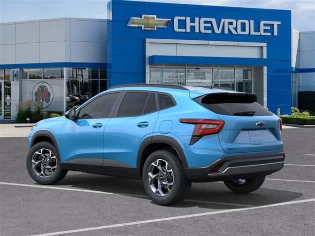 New 2025 Chevrolet Trax LT w/ Driver Confidence Package FWD video 3