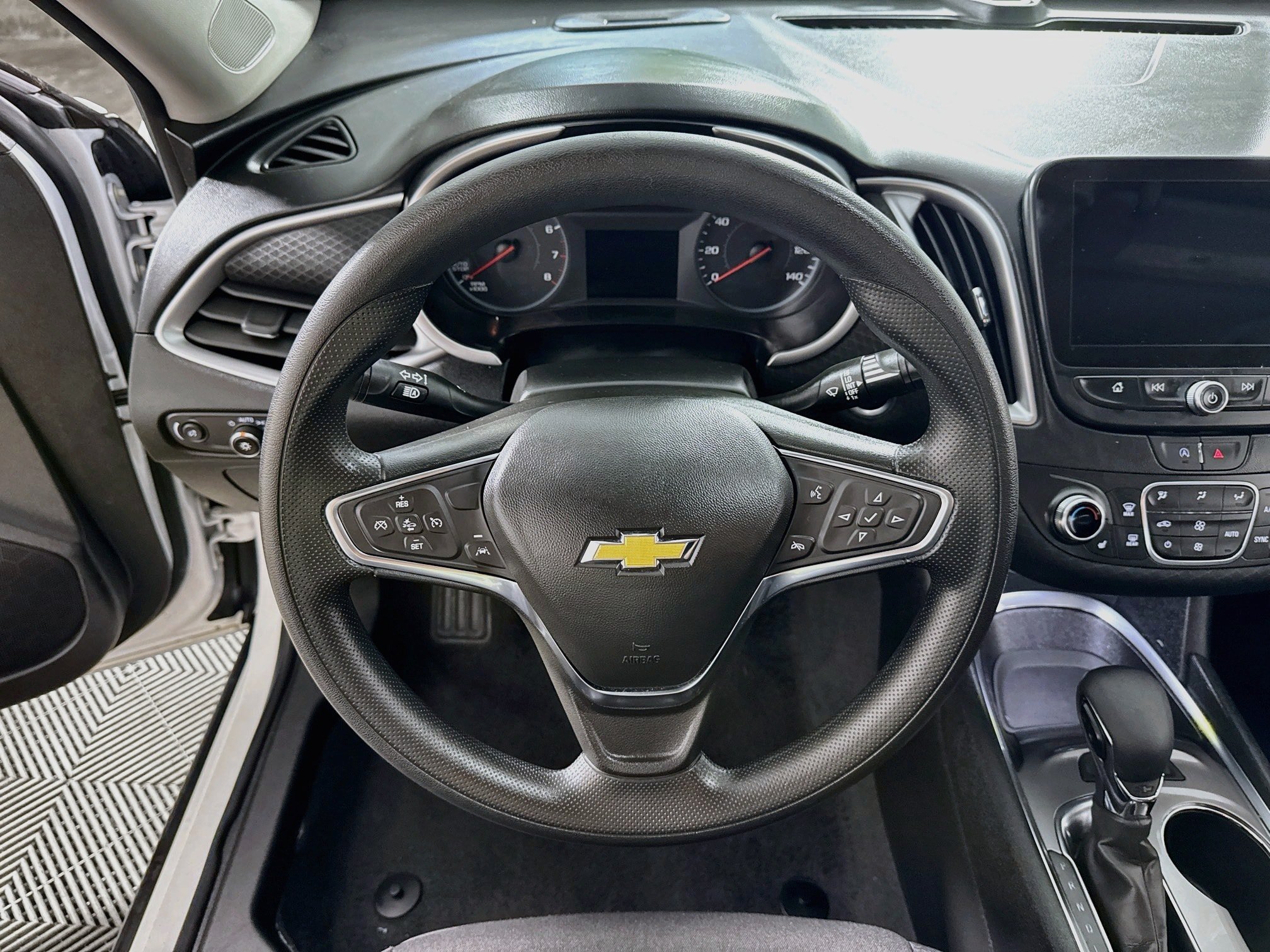 Used 2025 Chevrolet Malibu LT FWD image 15