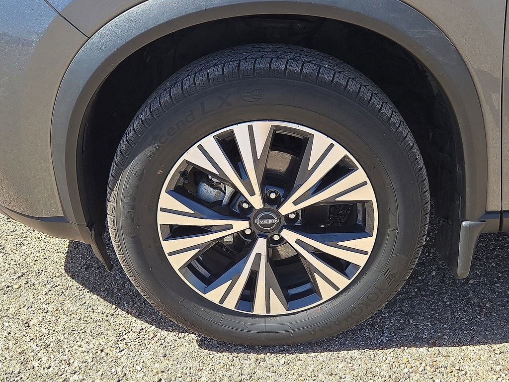 Used 2023 Nissan Rogue SV image 10