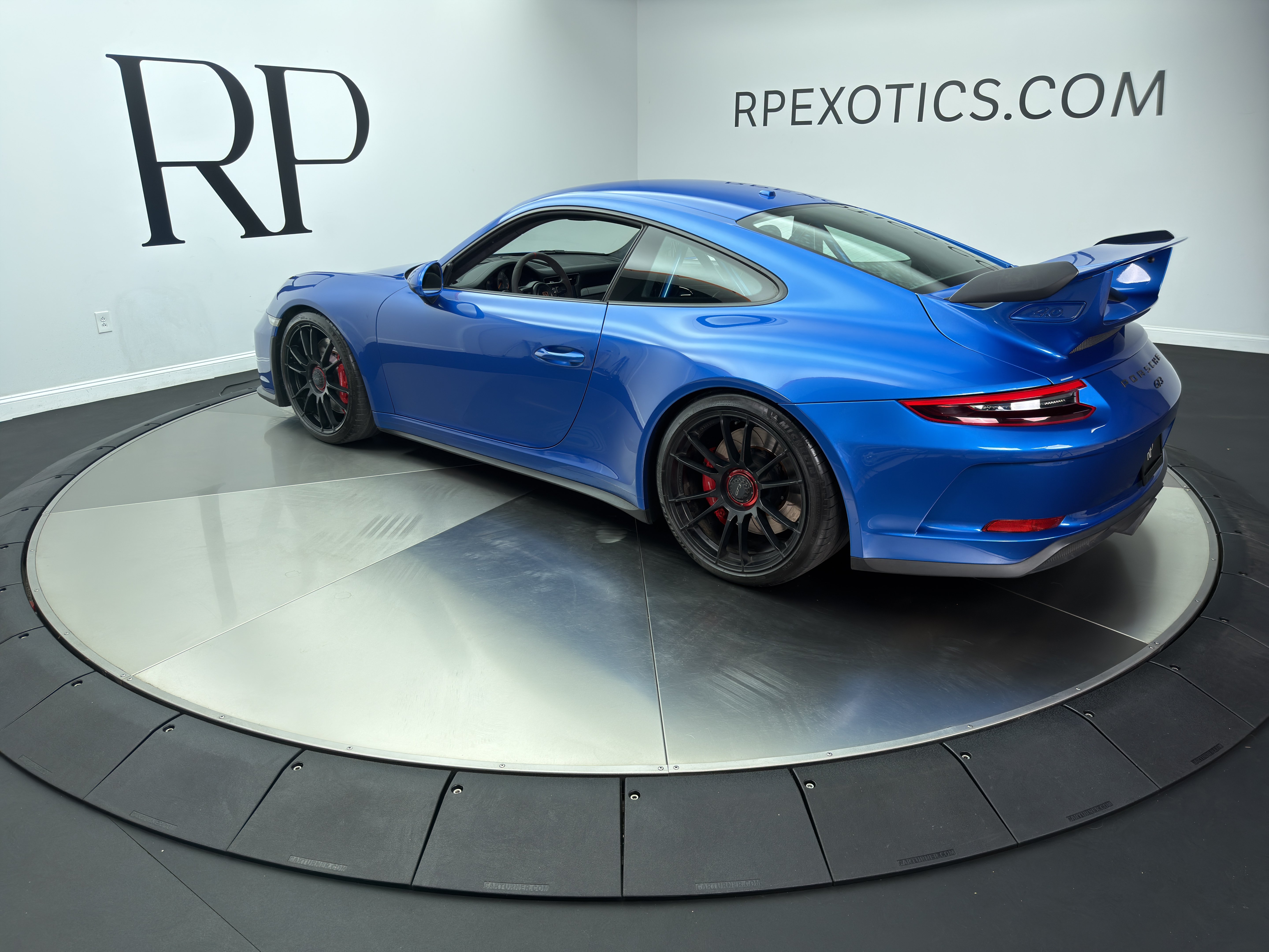 Used 2018 Porsche 911 GT3 w/ Light Design Package RWD image 4