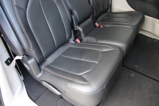 Used 2018 Chrysler Pacifica Touring-L Plus w/ Tire & Wheel Group image 13