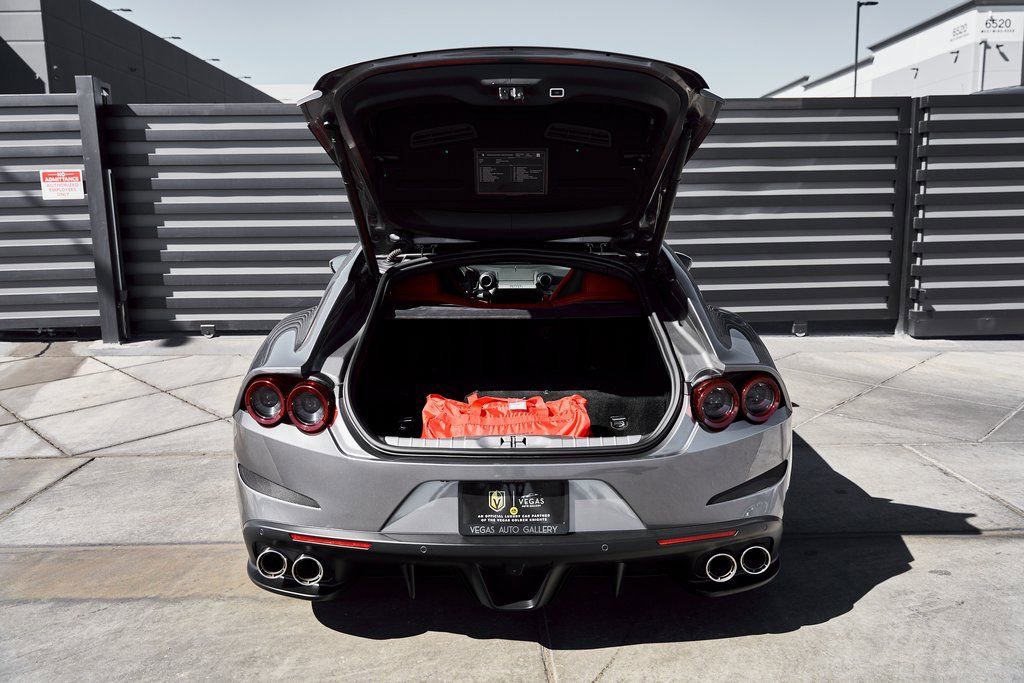 Used 2020 Ferrari GTC4Lusso AWD/4WD image 24