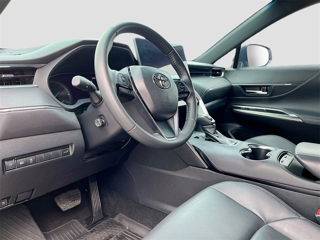 Used 2024 Toyota Venza XLE image 9