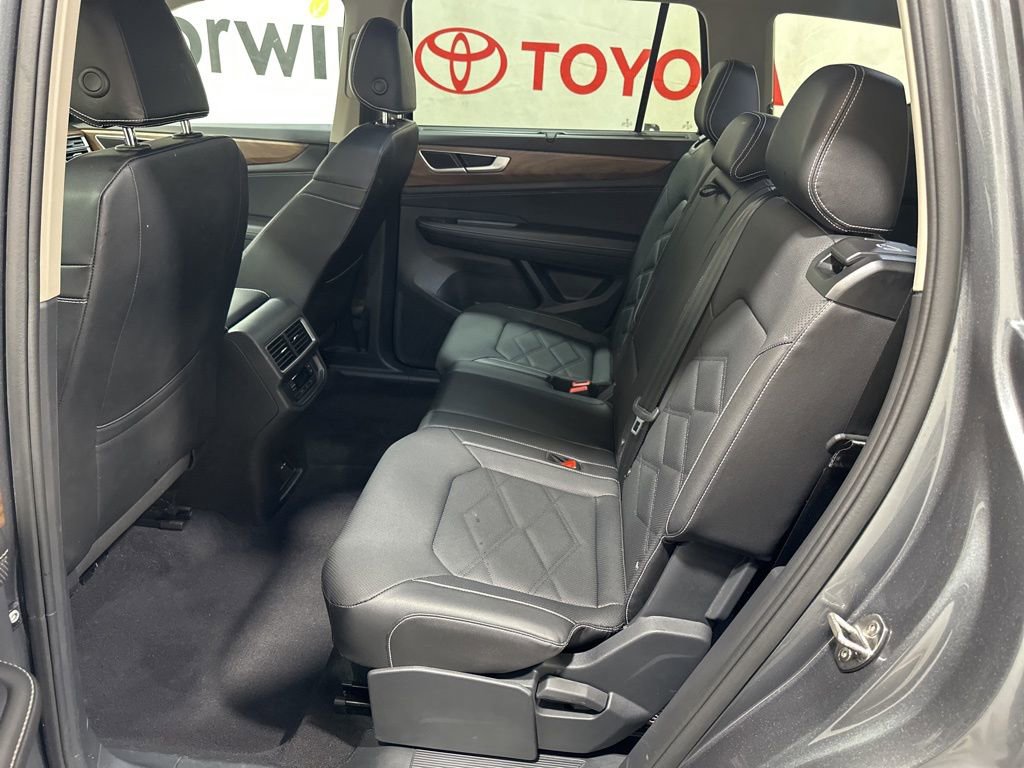 Used 2025 Volkswagen Atlas SE AWD/4WD image 18