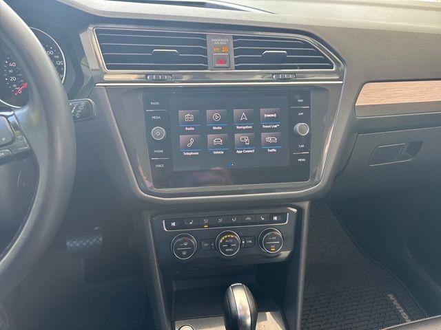 Used 2018 Volkswagen Tiguan SEL AWD/4WD image 17