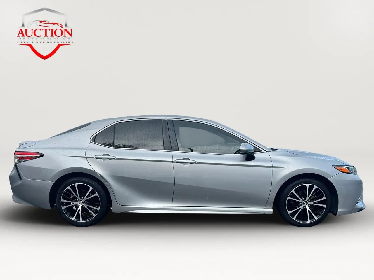 Used 2019 Toyota Camry SE FWD image 4