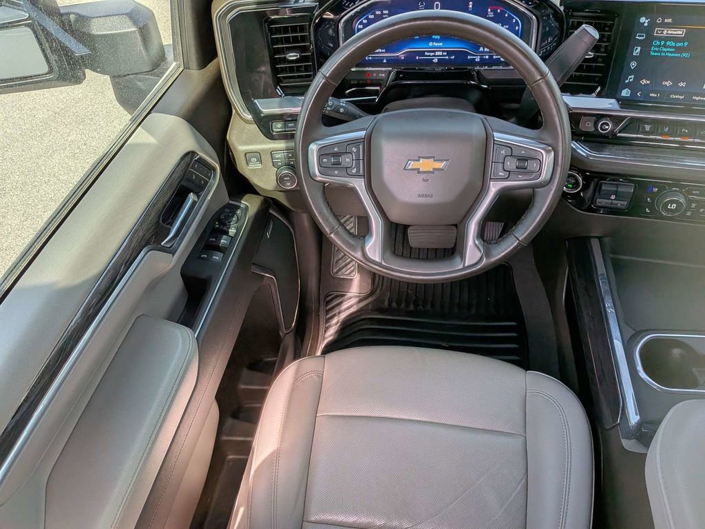 Used 2025 Chevrolet Silverado 2500 LTZ w/ Z71 Chrome Sport Edition image 15
