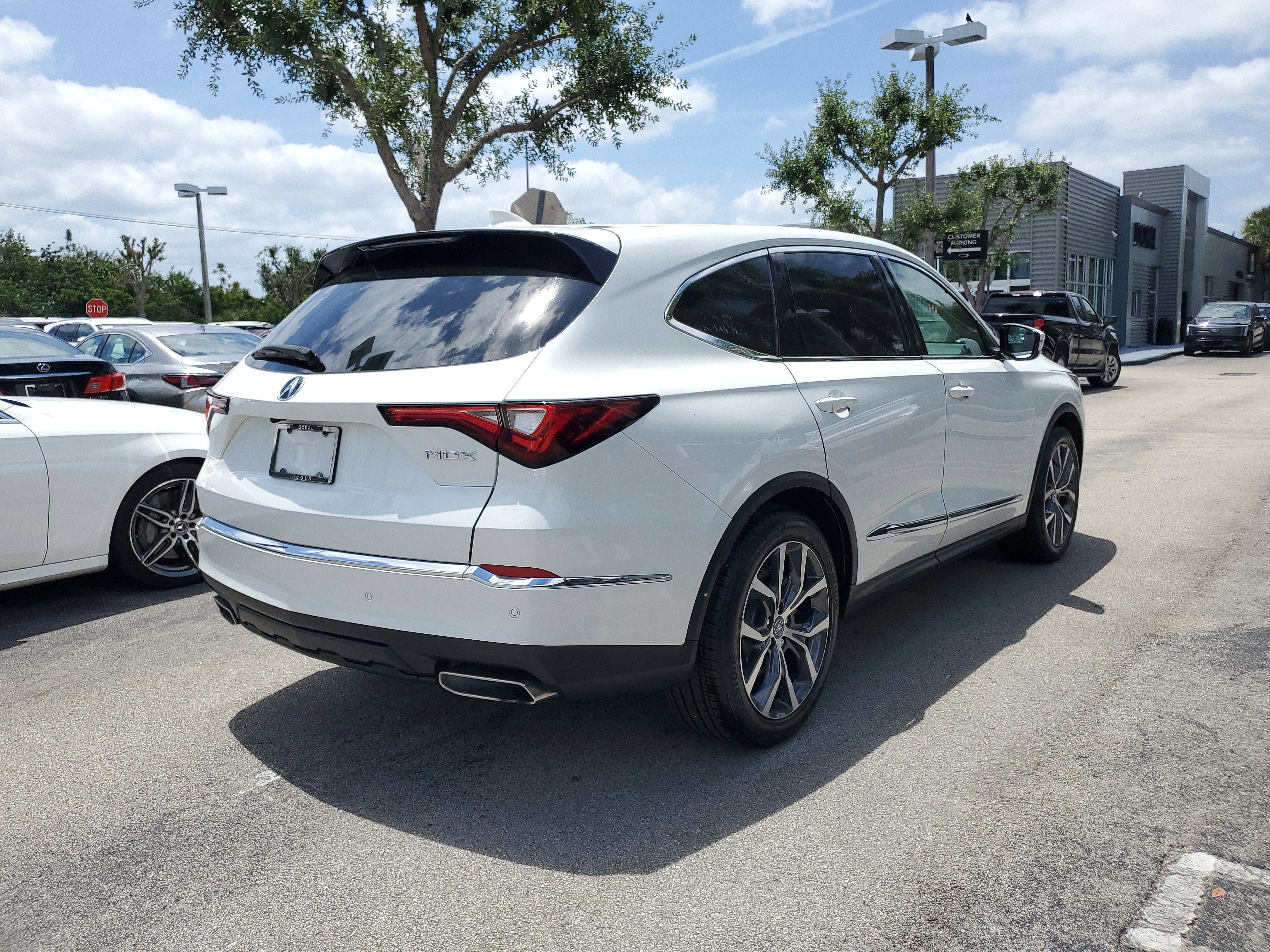 Used 2022 Acura MDX FWD w/ Technology Package image 6