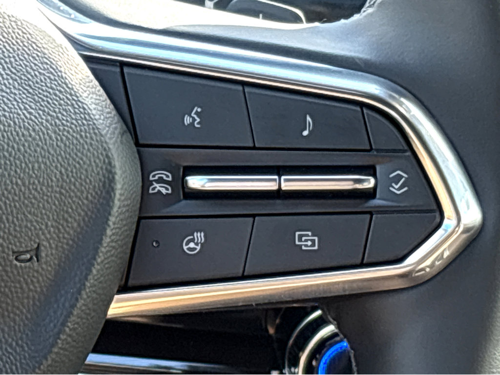 Used 2025 Chevrolet Equinox ACTIV w/ Safety and Technology Package image 17