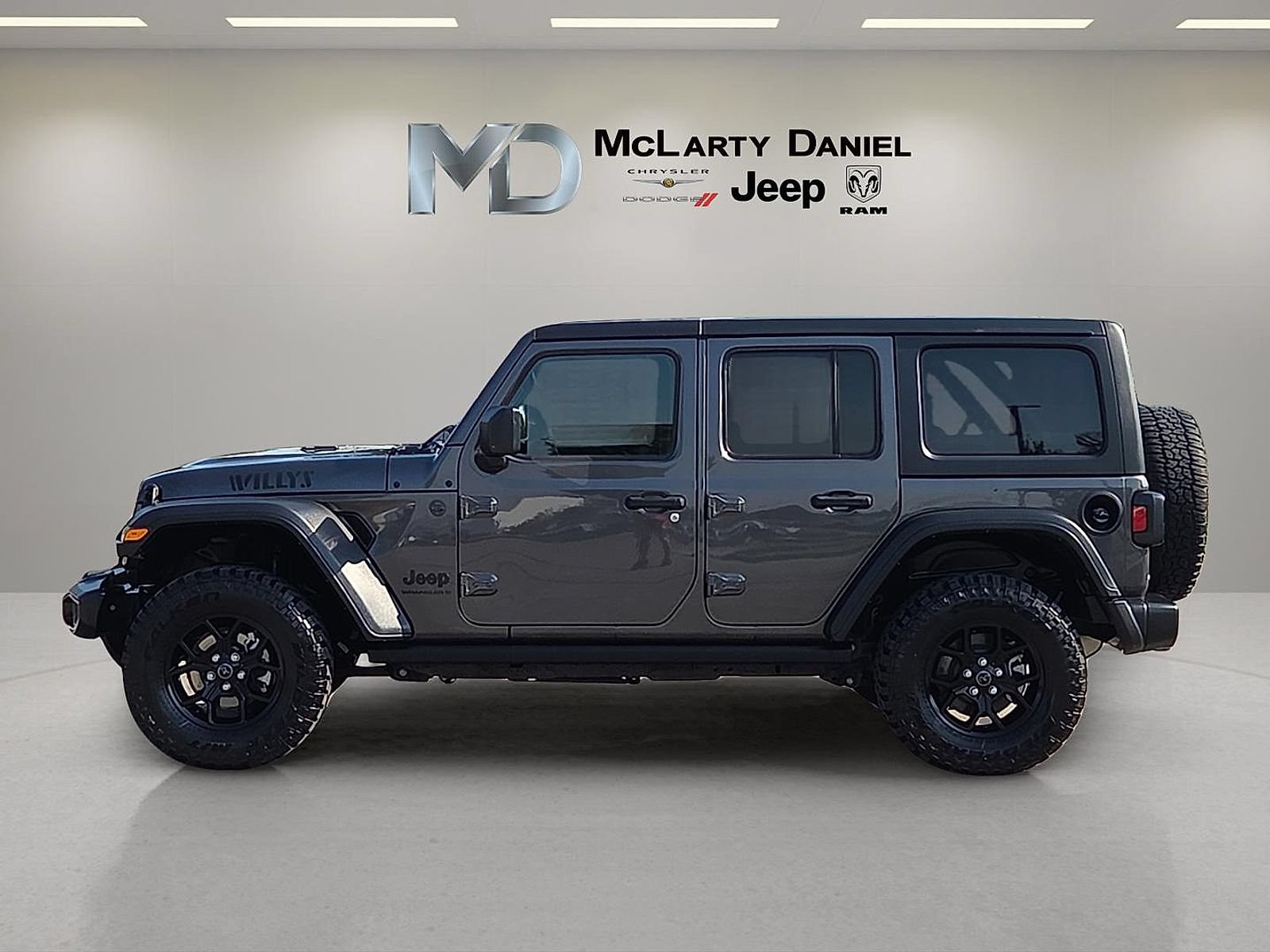 Used 2025 Jeep Wrangler Unlimited Sport AWD/4WD image 3