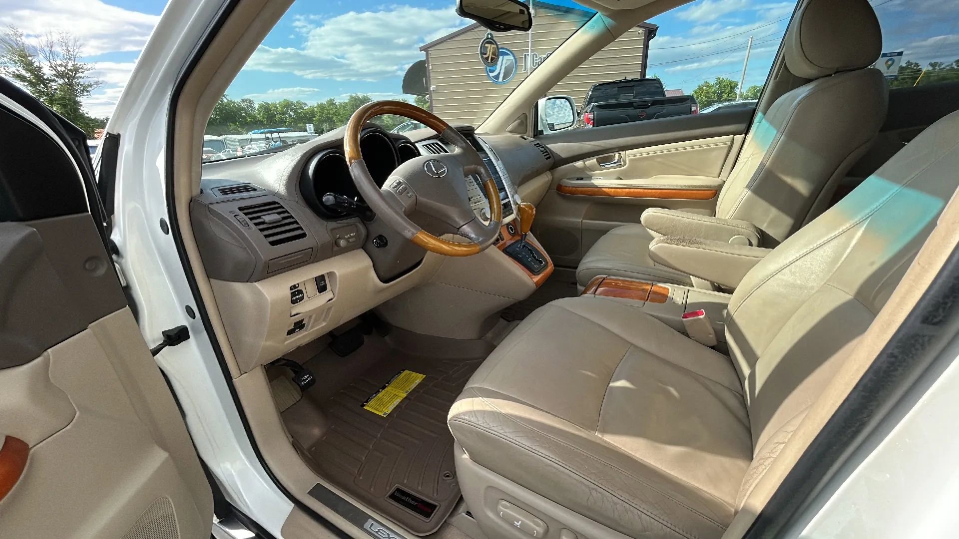 Used 2006 Lexus RX 330 FWD image 2