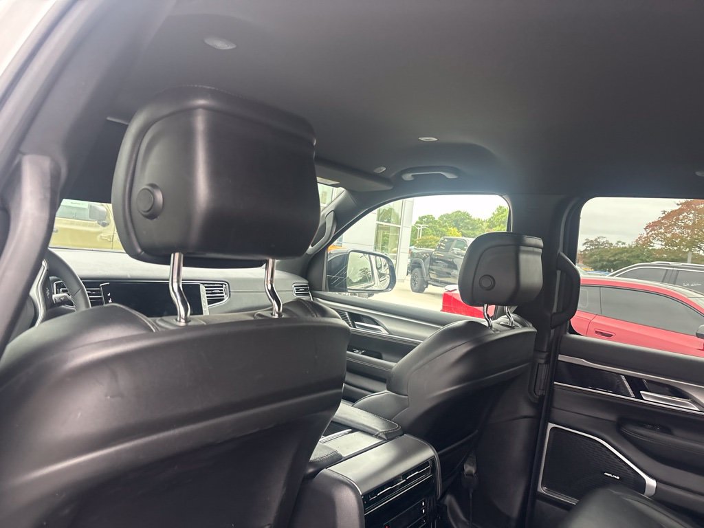Used 2025 Jeep Wagoneer Series II w/ 8-Passenger Seating Package AWD/4WD image 16