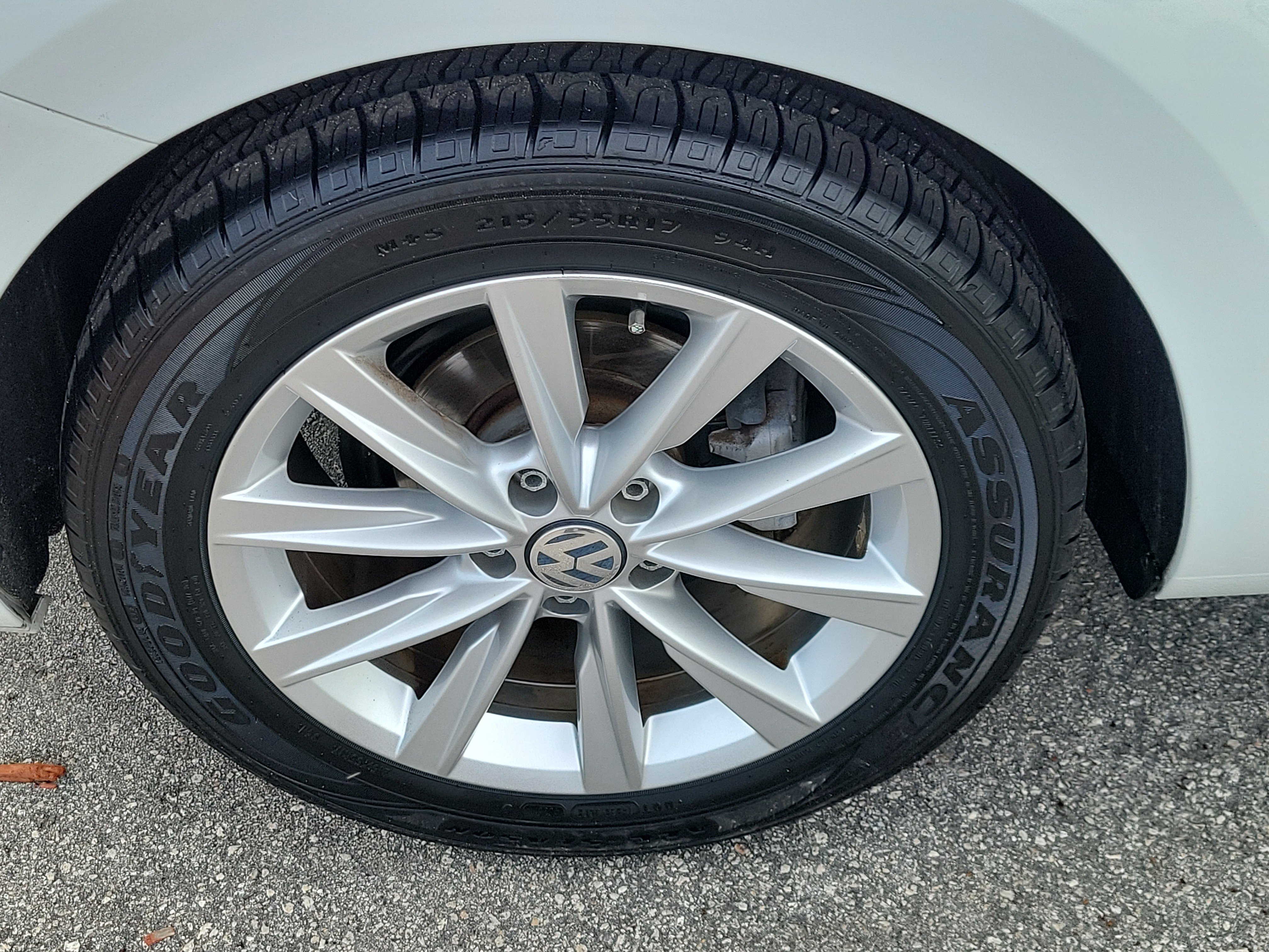 Used 2019 Volkswagen Beetle 2.0T SE FWD image 6
