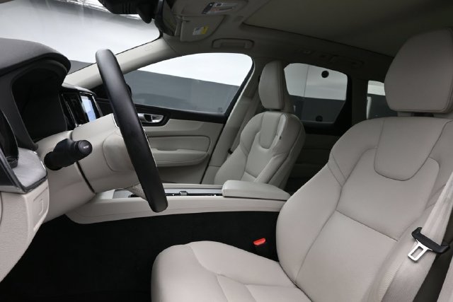 Used 2024 Volvo XC60 B5 Plus w/ Protection Package Premier AWD/4WD image 10