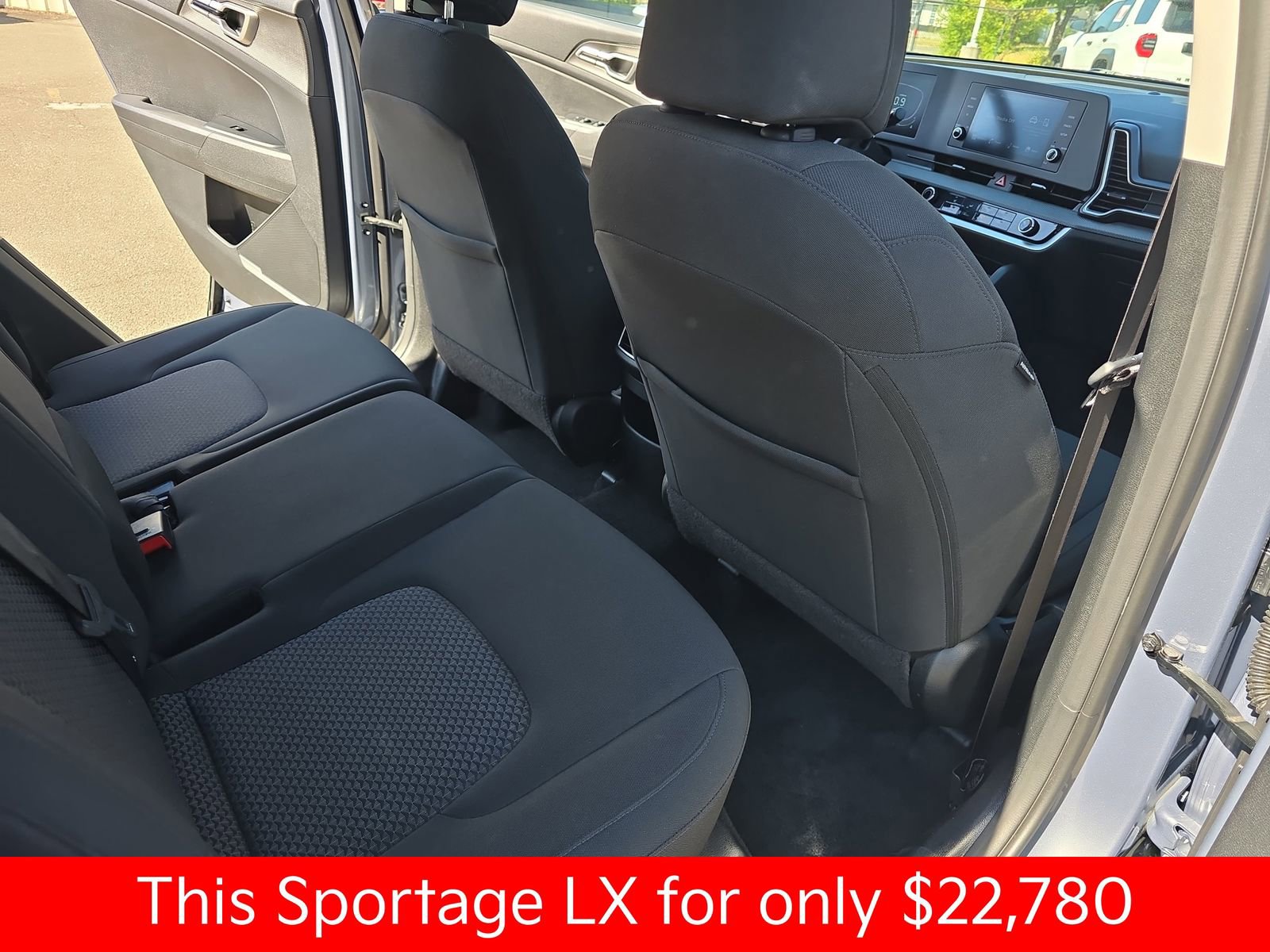 Used 2025 Kia Sportage LX FWD image 17
