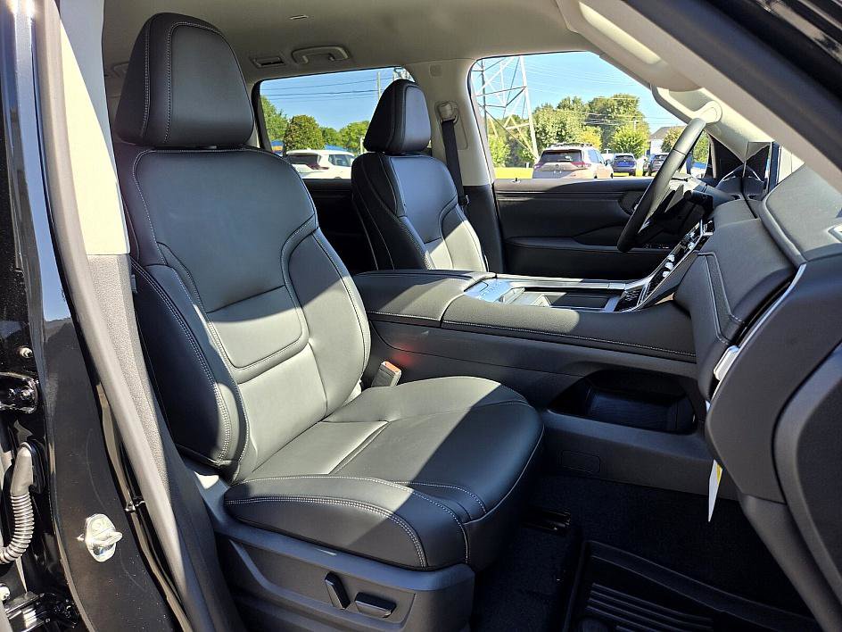 New 2025 Nissan Armada SV image 13