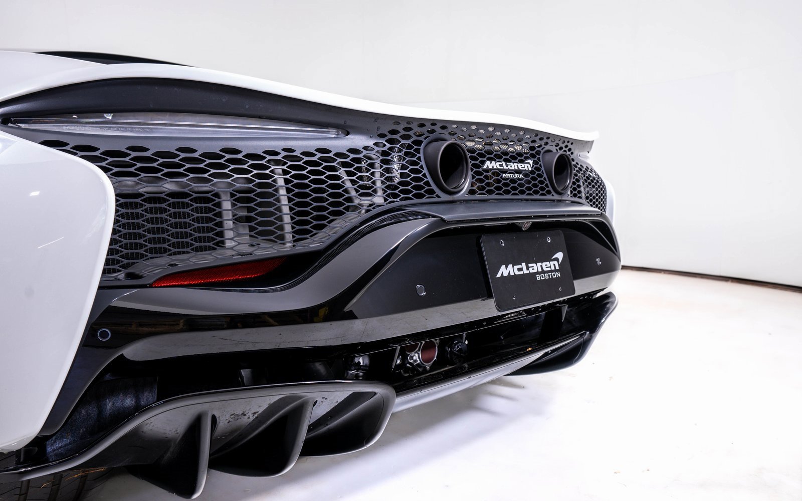 Used 2023 McLaren Artura image 11
